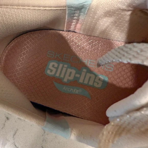 Skechers Women's Cream Athletic slip on Arch Fit Shoes - Picture 2 of 4